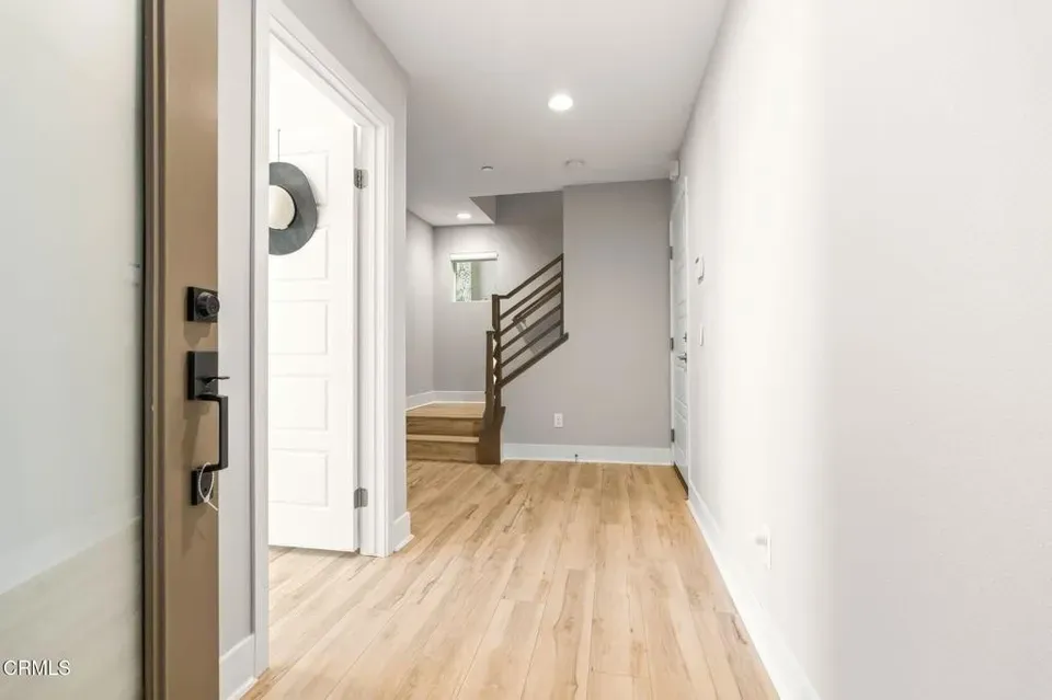 3 Bed 3 Bath Modern Contemporary Residence in Oxnard, CA - 5