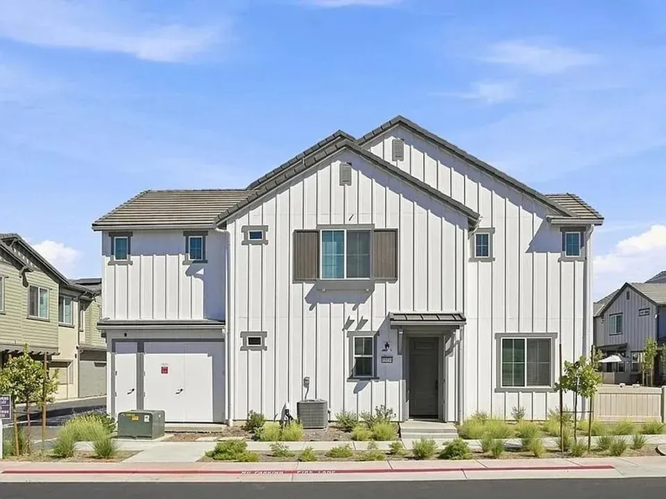 3 Bed 3 Bath Modern Contemporary Residence in Temecula, CA