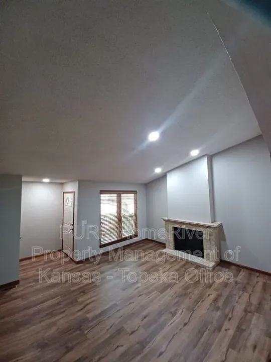 3 Bed 3 Bath Modern Contemporary Residence in Topeka, KS - 5