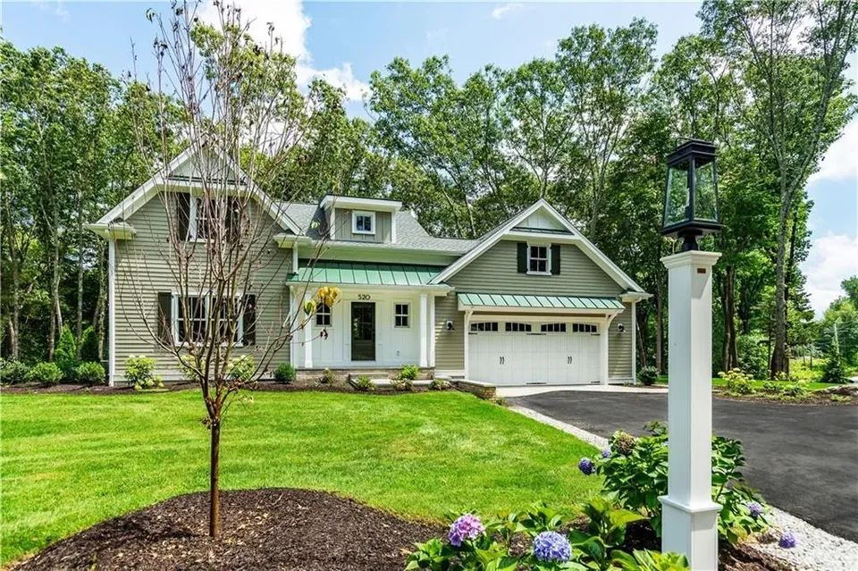 3 Bed 3 Bath Modern Contemporary Residence in Warwick, RI