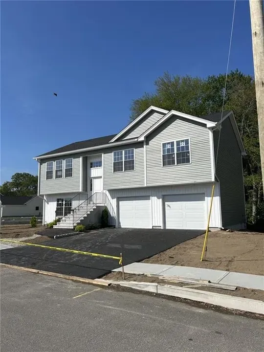 3 Bed 3 Bath Modern Contemporary Residence in Warwick, RI