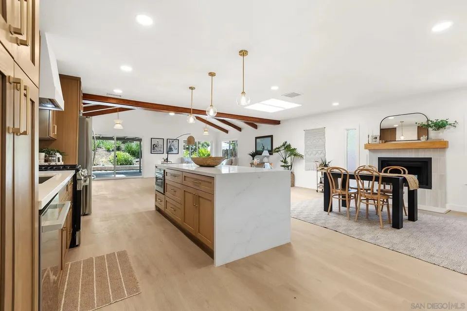 3 Bed 3 Bath Traditional Craftsman in San Diego, CA
