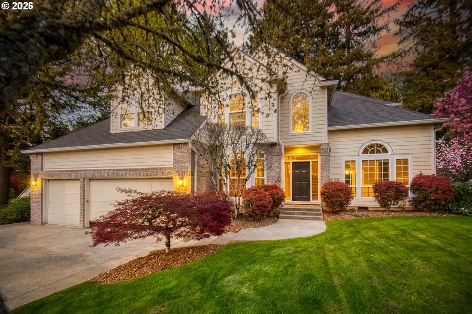 3 Bed 3 Bath Traditional Suburban Family Home in Beaverton, OR - 2