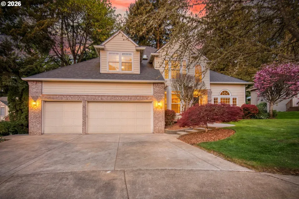 3 Bed 3 Bath Traditional Suburban Family Home in Beaverton, OR - 3