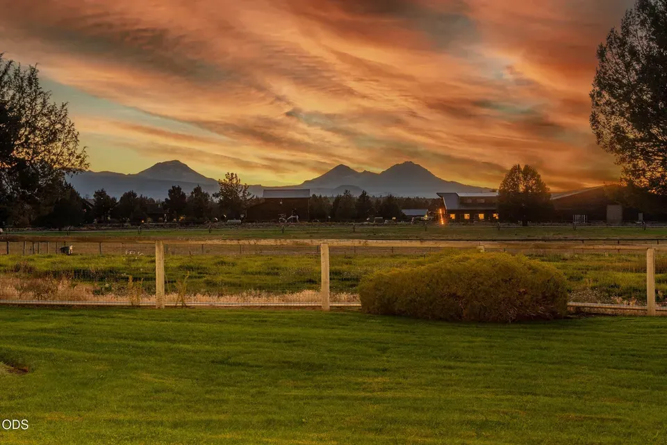 3 Bed 3 Bath Traditional Suburban Family Home in Bend, OR - 2