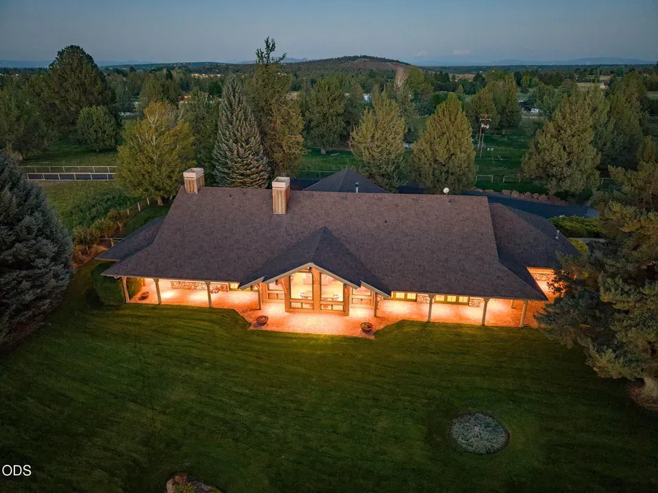 3 Bed 3 Bath Traditional Suburban Family Home in Bend, OR - 3