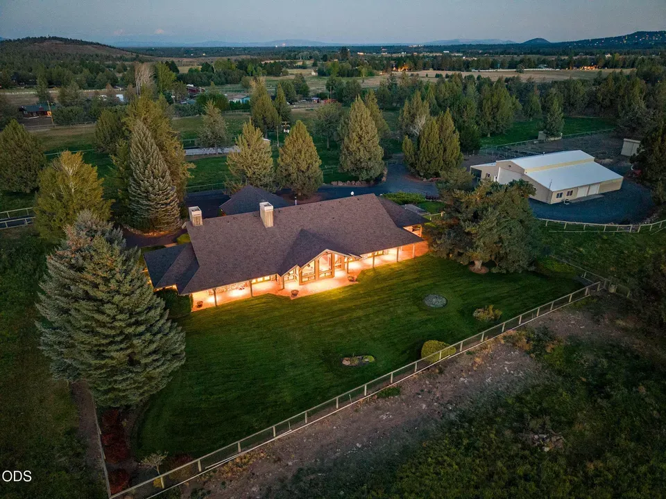3 Bed 3 Bath Traditional Suburban Family Home in Bend, OR - 4