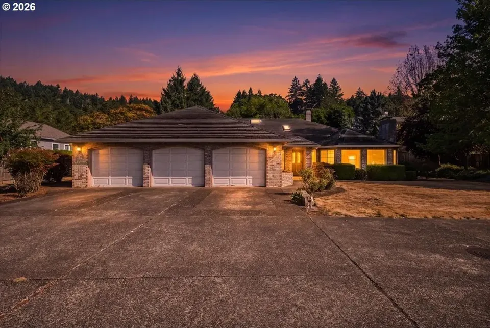 3 Bed 3 Bath Traditional Suburban Family Home in Corvallis, OR - 1