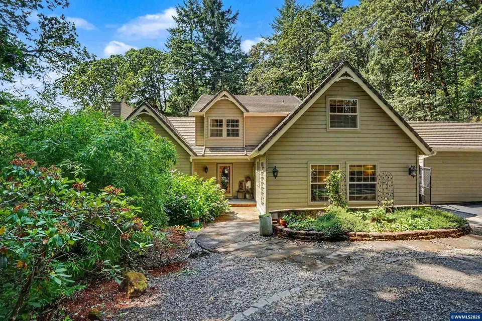 3 Bed 3 Bath Traditional Suburban Family Home in Corvallis, OR - 1