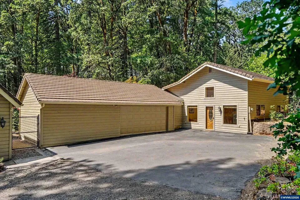3 Bed 3 Bath Traditional Suburban Family Home in Corvallis, OR - 2