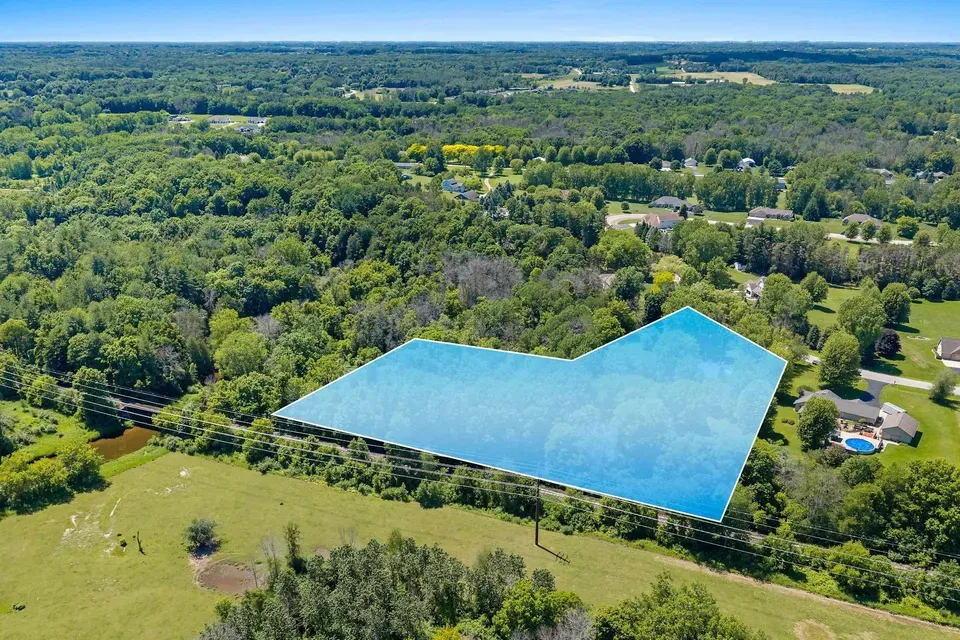 3 Bed 3 Bath Traditional Suburban Family Home in Green Bay, WI - 2