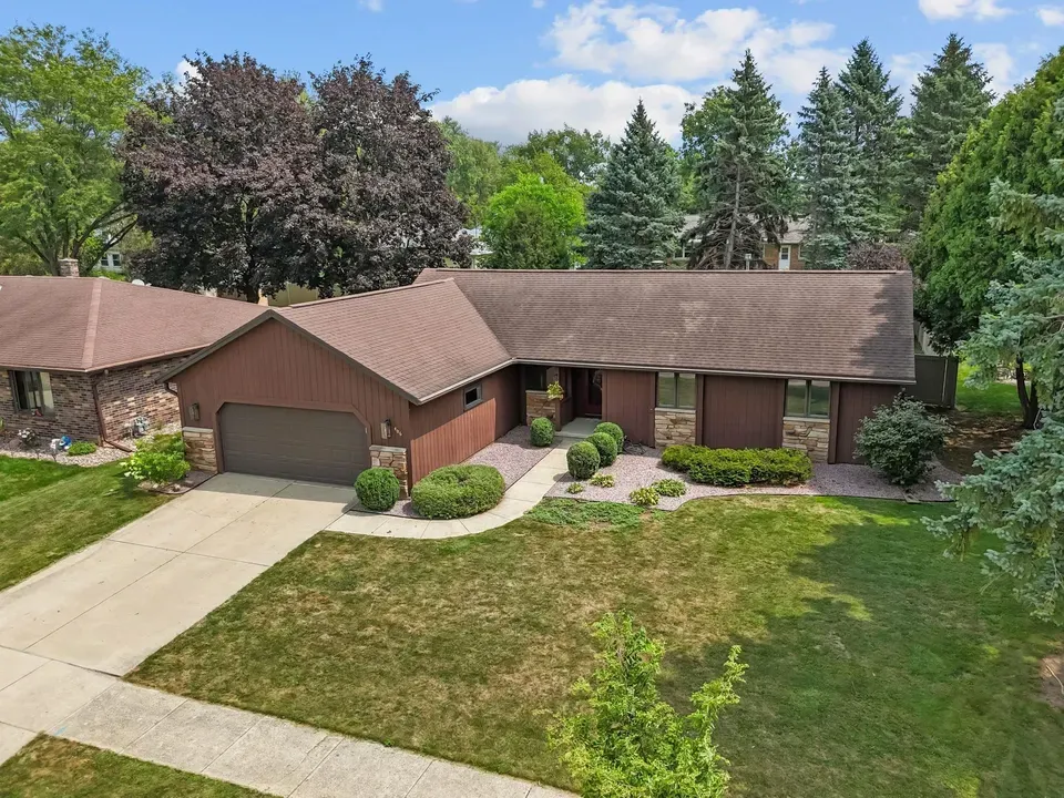 3 Bed 3 Bath Traditional Suburban Family Home in Green Bay, WI - 2