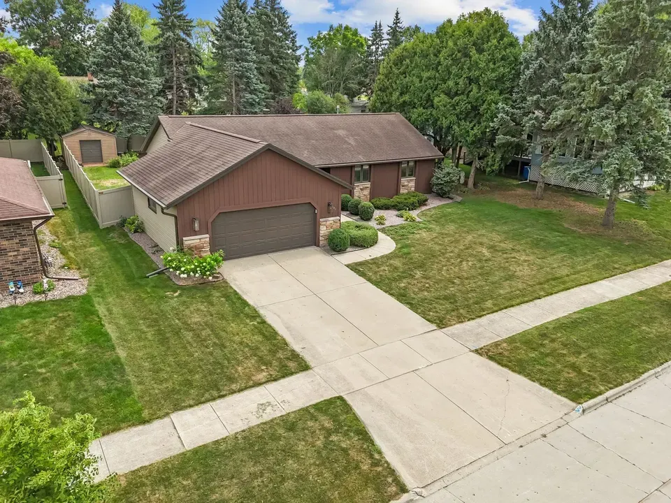 3 Bed 3 Bath Traditional Suburban Family Home in Green Bay, WI - 3