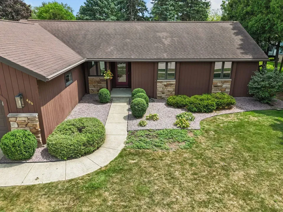 3 Bed 3 Bath Traditional Suburban Family Home in Green Bay, WI - 4