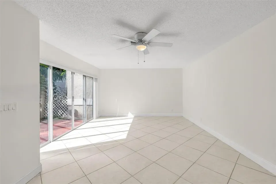 3 Bed 3 Bath Traditional Suburban Family Home in Hollywood, FL - 3