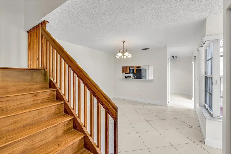 3 Bed 3 Bath Traditional Suburban Family Home in Hollywood, FL - 4