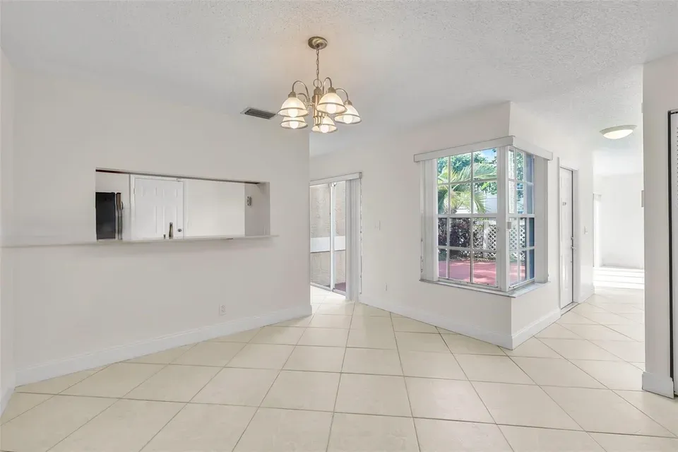 3 Bed 3 Bath Traditional Suburban Family Home in Hollywood, FL - 5