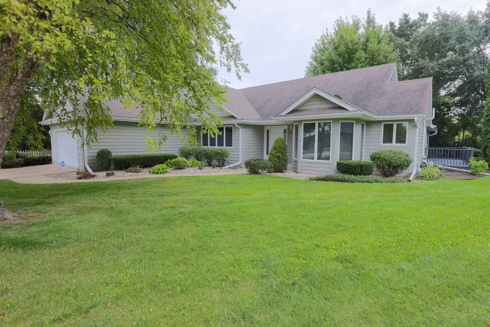 3 Bed 3 Bath Traditional Suburban Family Home in Kenosha, WI - 3