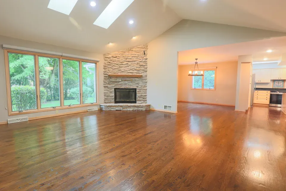3 Bed 3 Bath Traditional Suburban Family Home in Kenosha, WI - 5