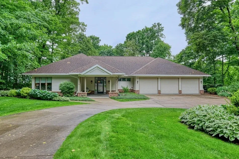 3 Bed 3 Bath Traditional Suburban Family Home in Madison, WI - 1