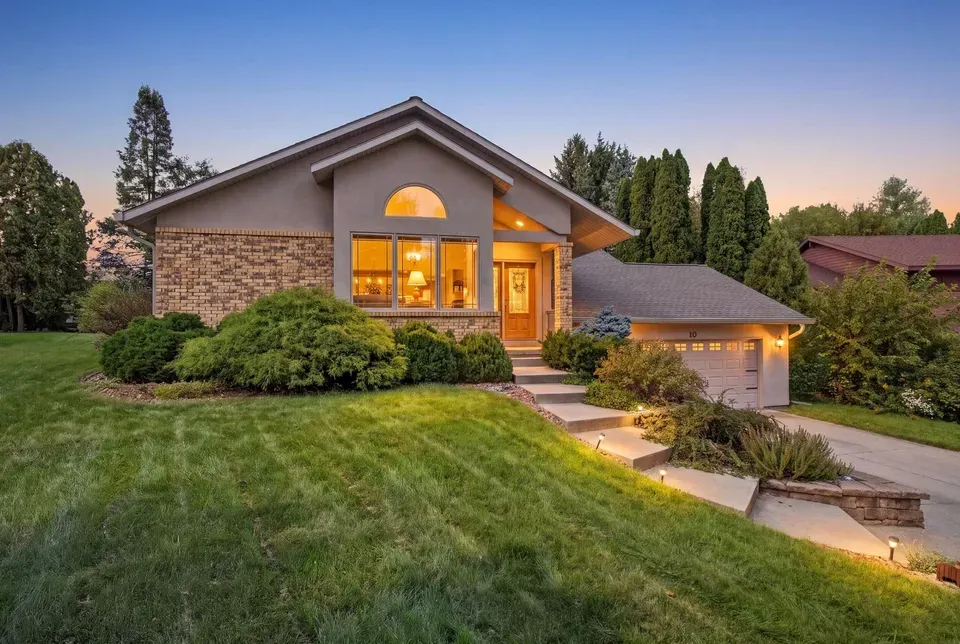 3 Bed 3 Bath Traditional Suburban Family Home in Madison, WI