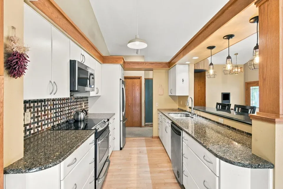 3 Bed 3 Bath Traditional Suburban Family Home in Madison, WI - 3