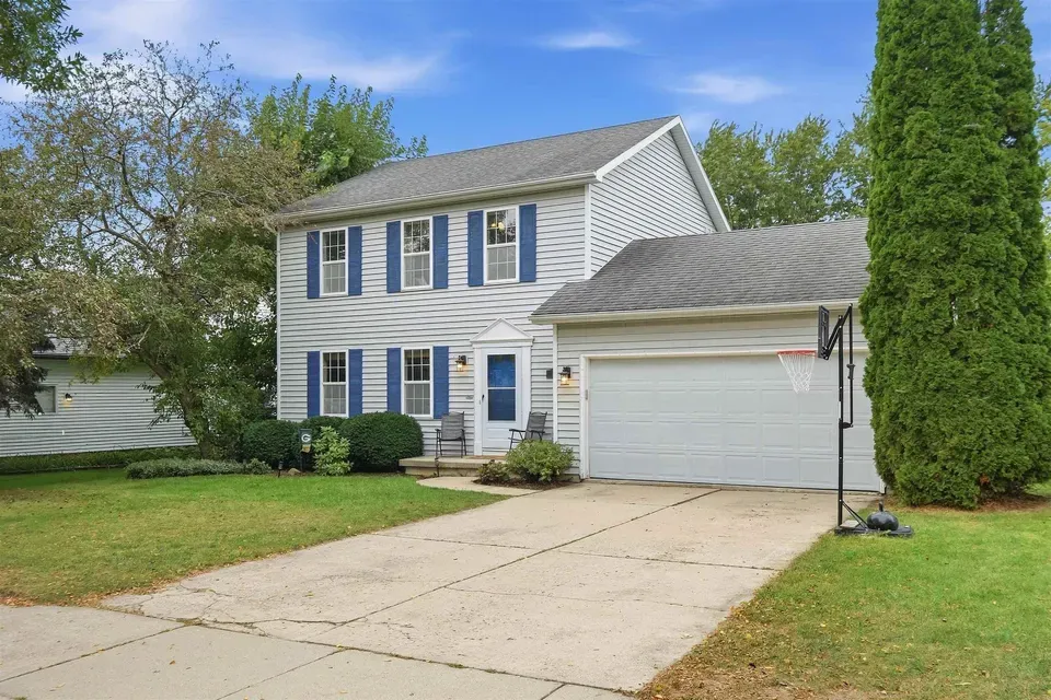 3 Bed 3 Bath Traditional Suburban Family Home in Madison, WI - 2