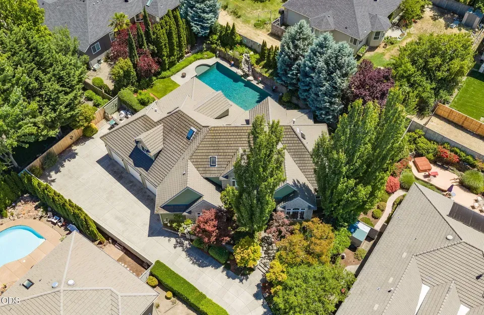 3 Bed 3 Bath Traditional Suburban Family Home in Medford, OR - 5
