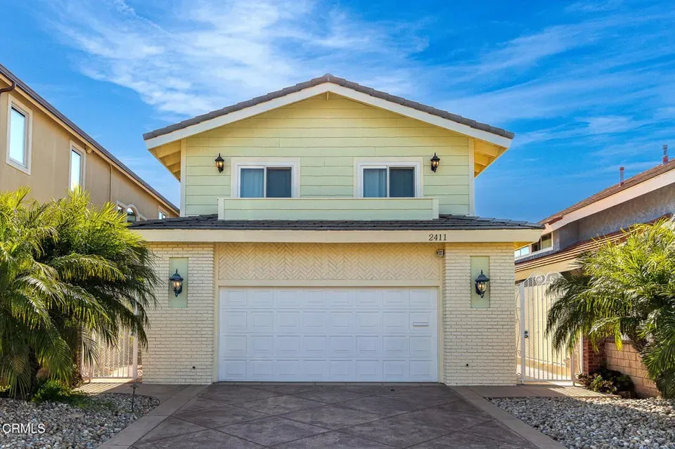 3 Bed 3 Bath Traditional Suburban Family Home in Oxnard, CA