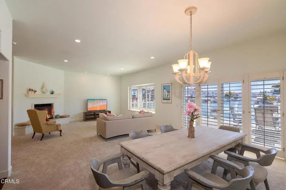 3 Bed 3 Bath Traditional Suburban Family Home in Oxnard, CA - 2