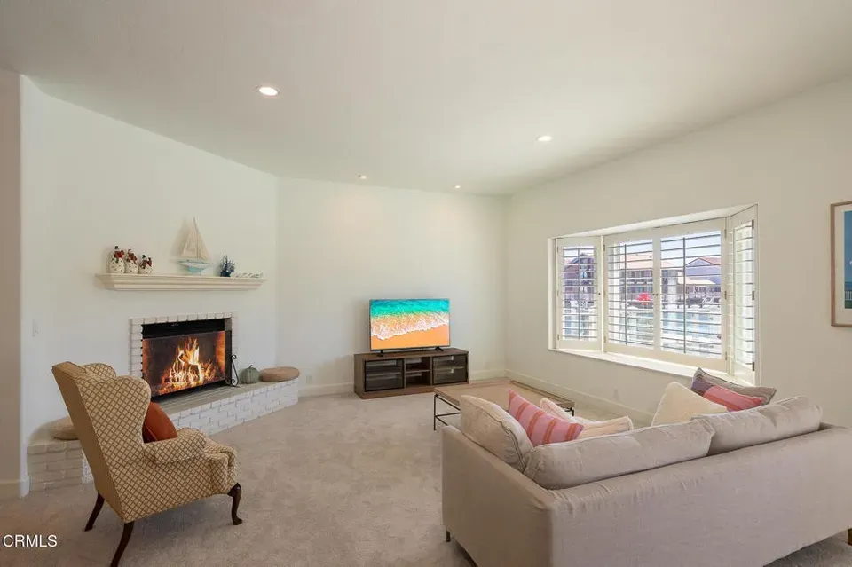 3 Bed 3 Bath Traditional Suburban Family Home in Oxnard, CA - 5