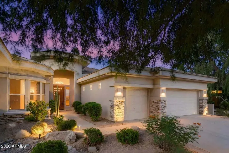 3 Bed 3 Bath Traditional Suburban Family Home in Scottsdale, AZ - 2