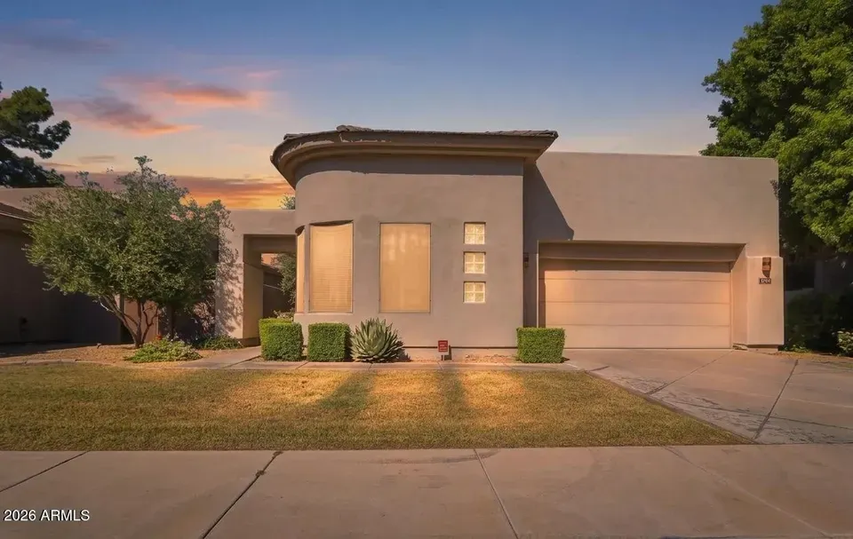3 Bed 3 Bath Traditional Suburban Family Home in Scottsdale, AZ - 2