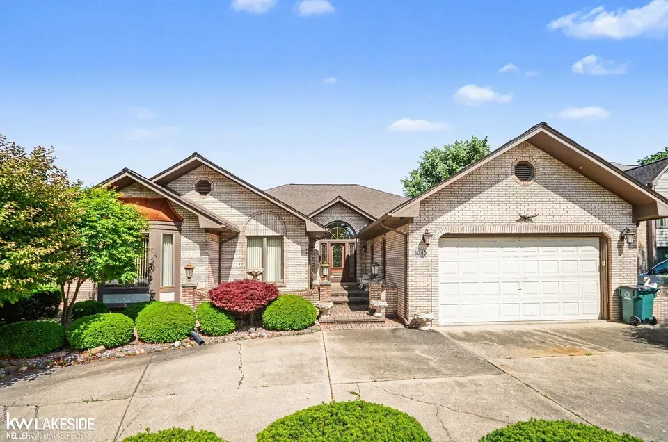 3 Bed 3 Bath Traditional Suburban Family Home in Troy, MI - 3