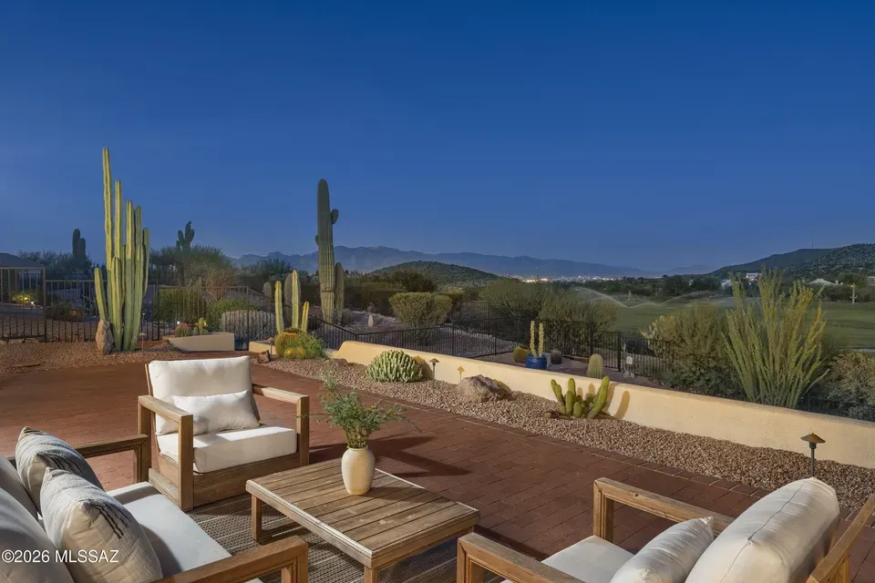 3 Bed 3 Bath Traditional Suburban Family Home in Tucson, AZ