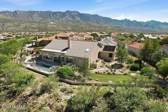 3 Bed 3 Bath Traditional Suburban Family Home in Tucson, AZ - 2
