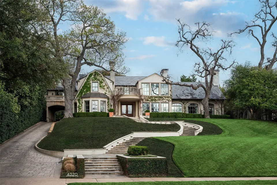 3 Bed 3 Bath Transitional Coastal in Dallas, TX