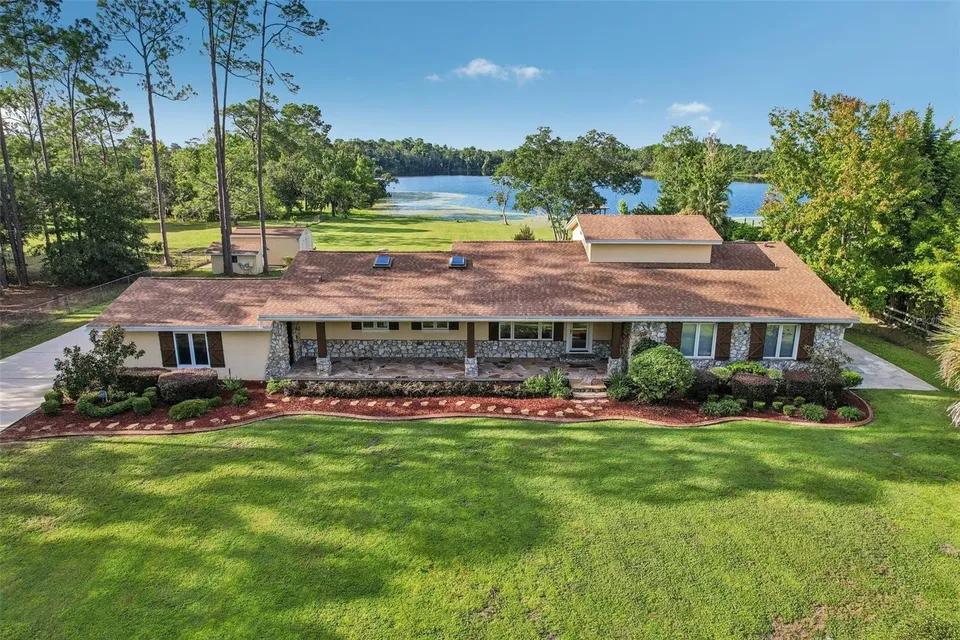 3 Bed 3 Bath Transitional Coastal in Orlando, FL