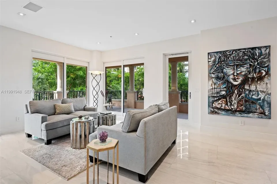 3 Bed 3 Bath Urban Residential Condo in Coral Gables, FL