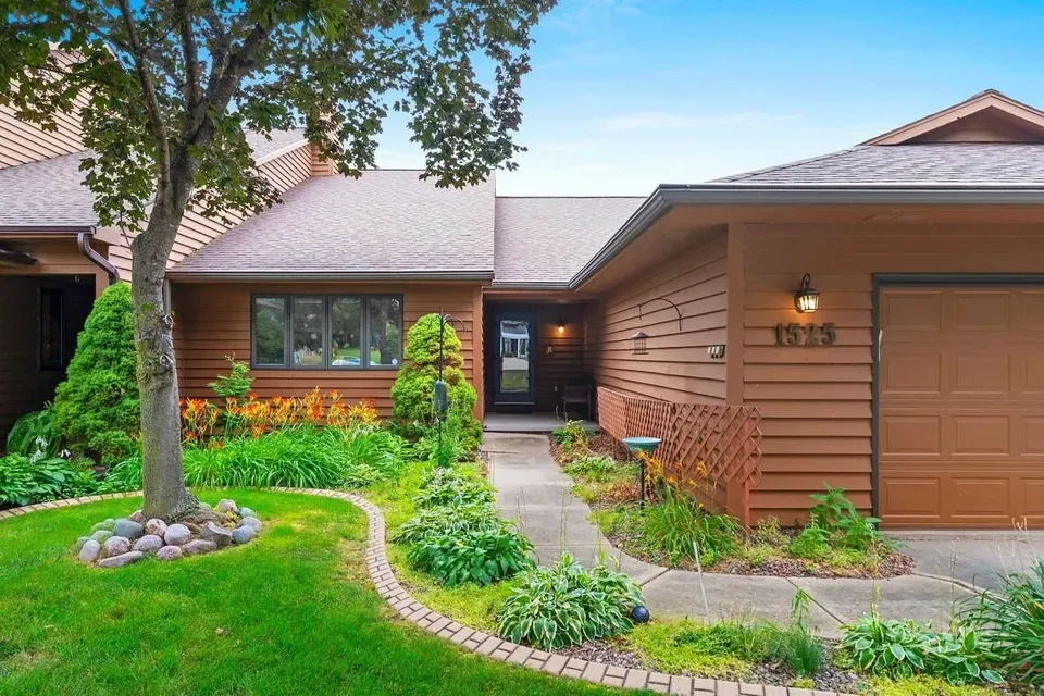3 Bed 3 Bath Urban Residential Condo in Green Bay, WI