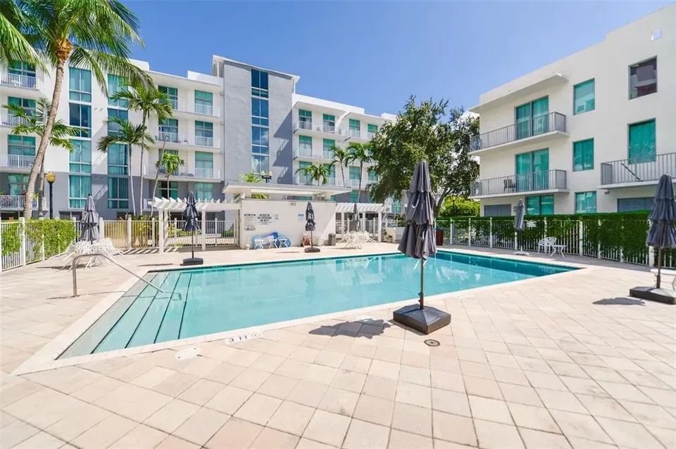 3 Bed 3 Bath Urban Residential Condo in Hollywood, FL
