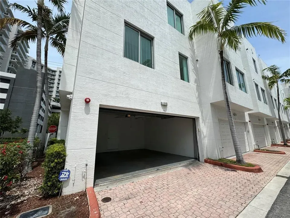 3 Bed 3 Bath Urban Residential Condo in Hollywood, FL - 3