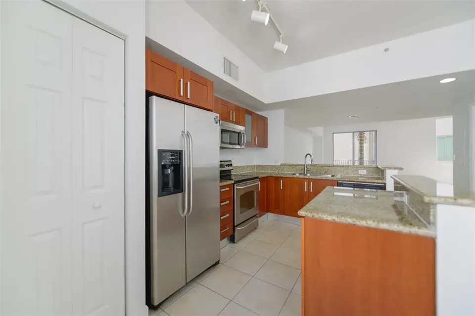 3 Bed 3 Bath Urban Residential Condo in Hollywood, FL - 4