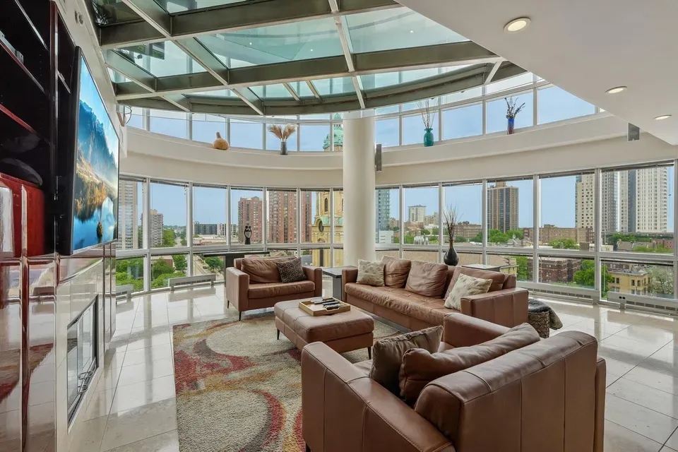 3 Bed 3 Bath Urban Residential Condo in Milwaukee, WI