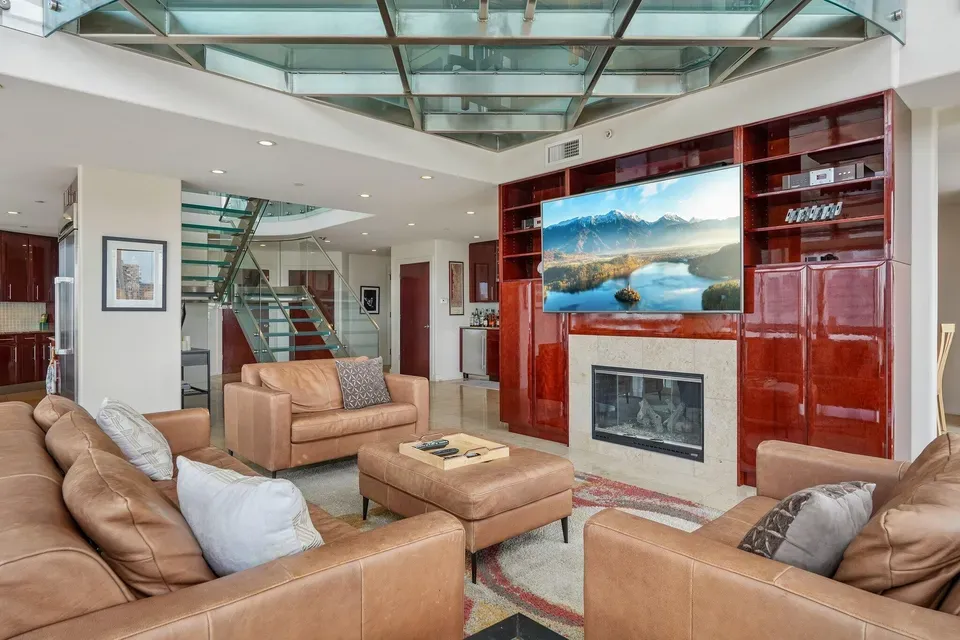 3 Bed 3 Bath Urban Residential Condo in Milwaukee, WI - 4