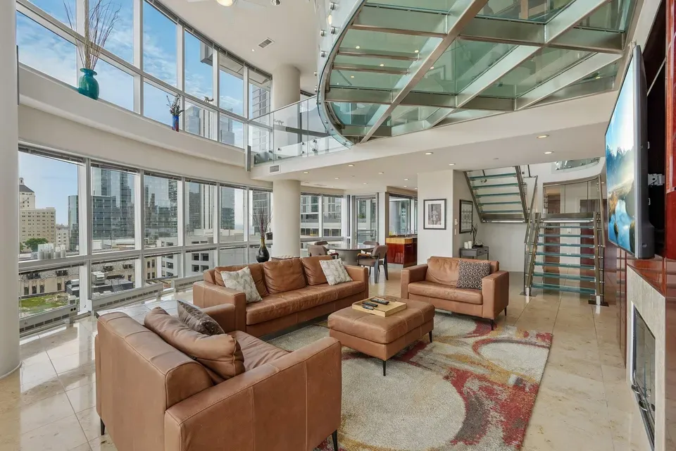 3 Bed 3 Bath Urban Residential Condo in Milwaukee, WI - 5