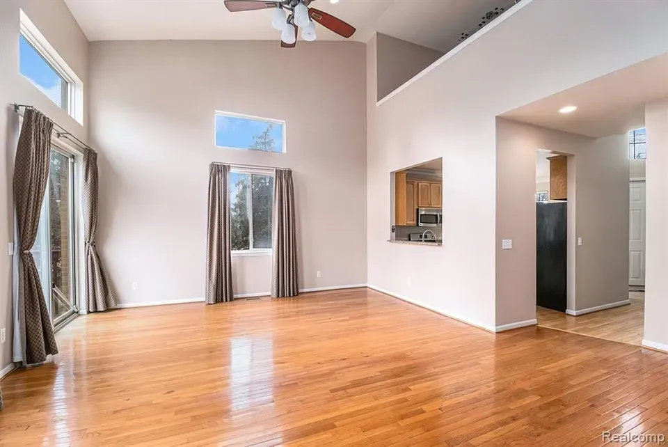 3 Bed 3 Bath Urban Residential Condo in Troy, MI - 3