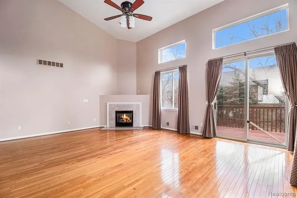 3 Bed 3 Bath Urban Residential Condo in Troy, MI - 4