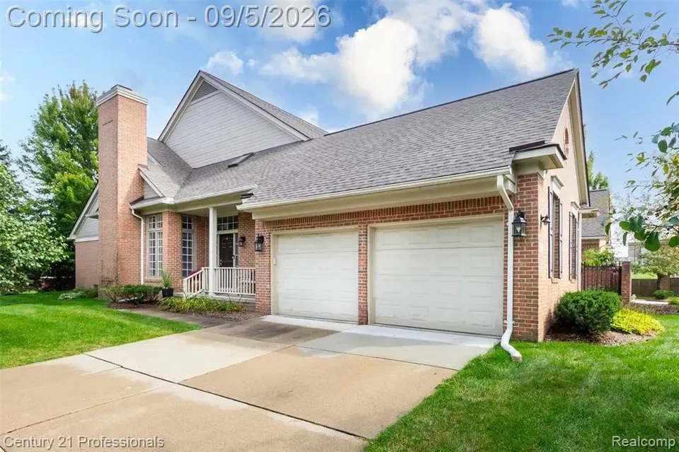 3 Bed 3 Bath Urban Residential Condo in Troy, MI - 2