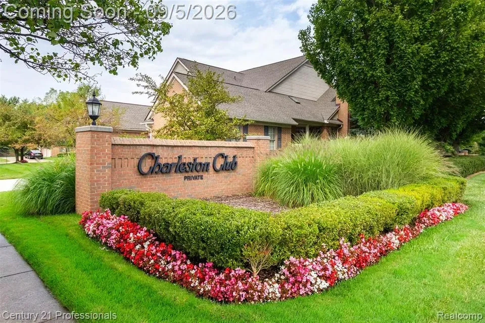 3 Bed 3 Bath Urban Residential Condo in Troy, MI - 3